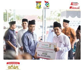 Bupati Kampar Serahkan Bantuan Masjid Saat Safari Ramadhan di Kampar Kiri Tengah