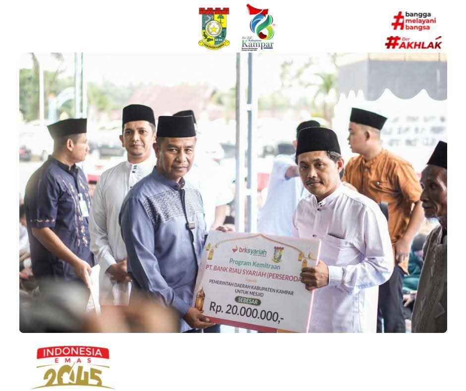 Bupati Kampar Serahkan Bantuan Masjid Saat Safari Ramadhan di Kampar Kiri Tengah