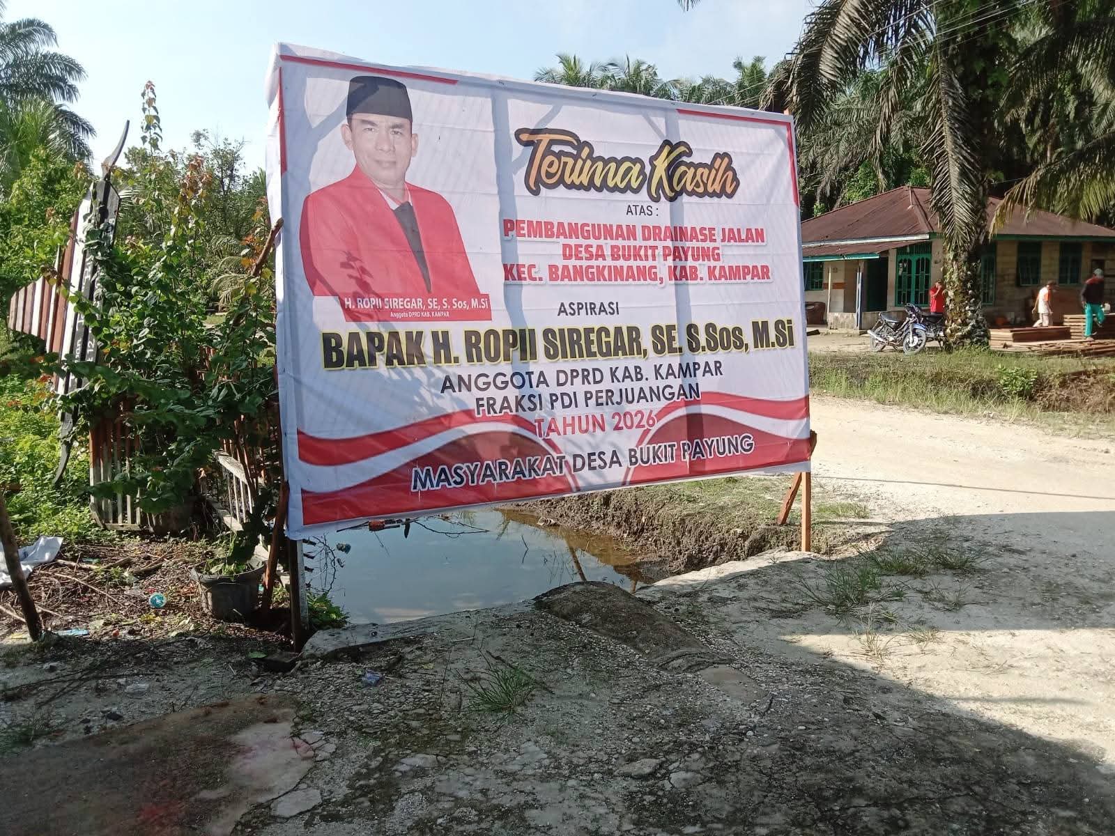 Dari Keluhan Genangan hingga Pembangunan Drainase, Langkah Anggota DPRD Kampar Ropii Siregar Diapresiasi Warga